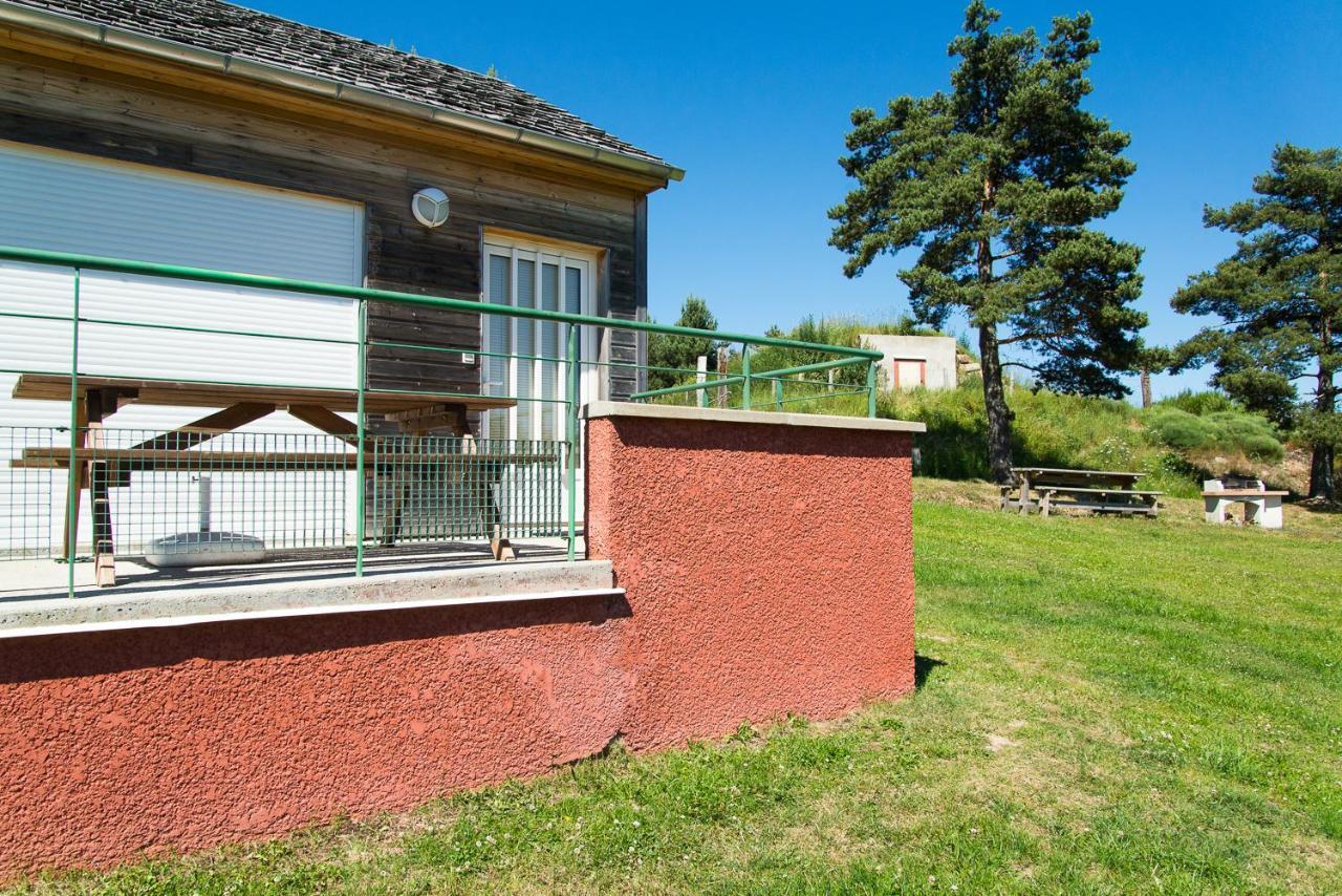 Les Chalets De La Vallee Du Bes Noalhac Bagian luar foto